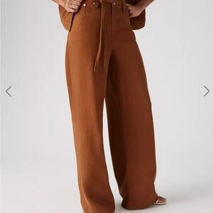 Levi's Wide-Leg High-Rise Pants in Rust Brown